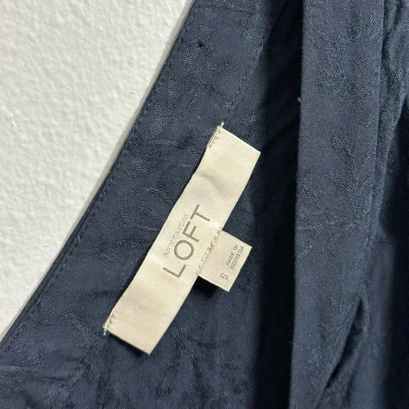 Ann Taylor LOFT Women Navy Blue V-neck Blouse Top Size Small. - Picture 5 of 9